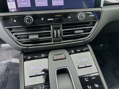 New 2026 Porsche Macan image 18