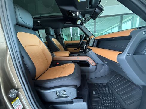 Used 2024 Land Rover Defender 130 X image 27