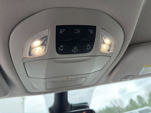 Used 2023 Chrysler Pacifica Touring-L image 20