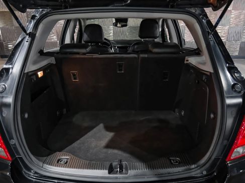 Used 2022 Chevrolet Trax LT w/ LT Convenience Package image 42