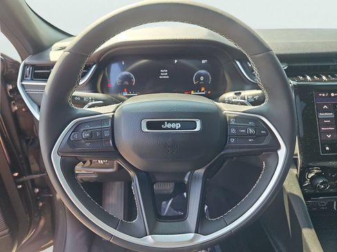 Used 2023 Jeep Grand Cherokee Altitude AWD/4WD image 30