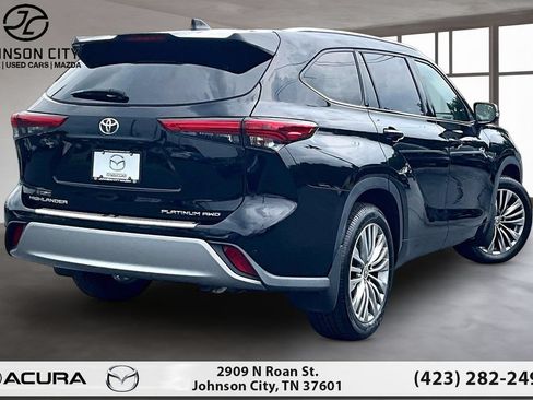 Used 2021 Toyota Highlander Platinum AWD/4WD image 2