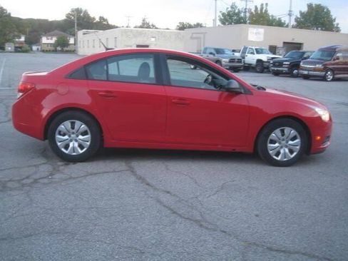 Used 2014 Chevrolet Cruze LS FWD image 4