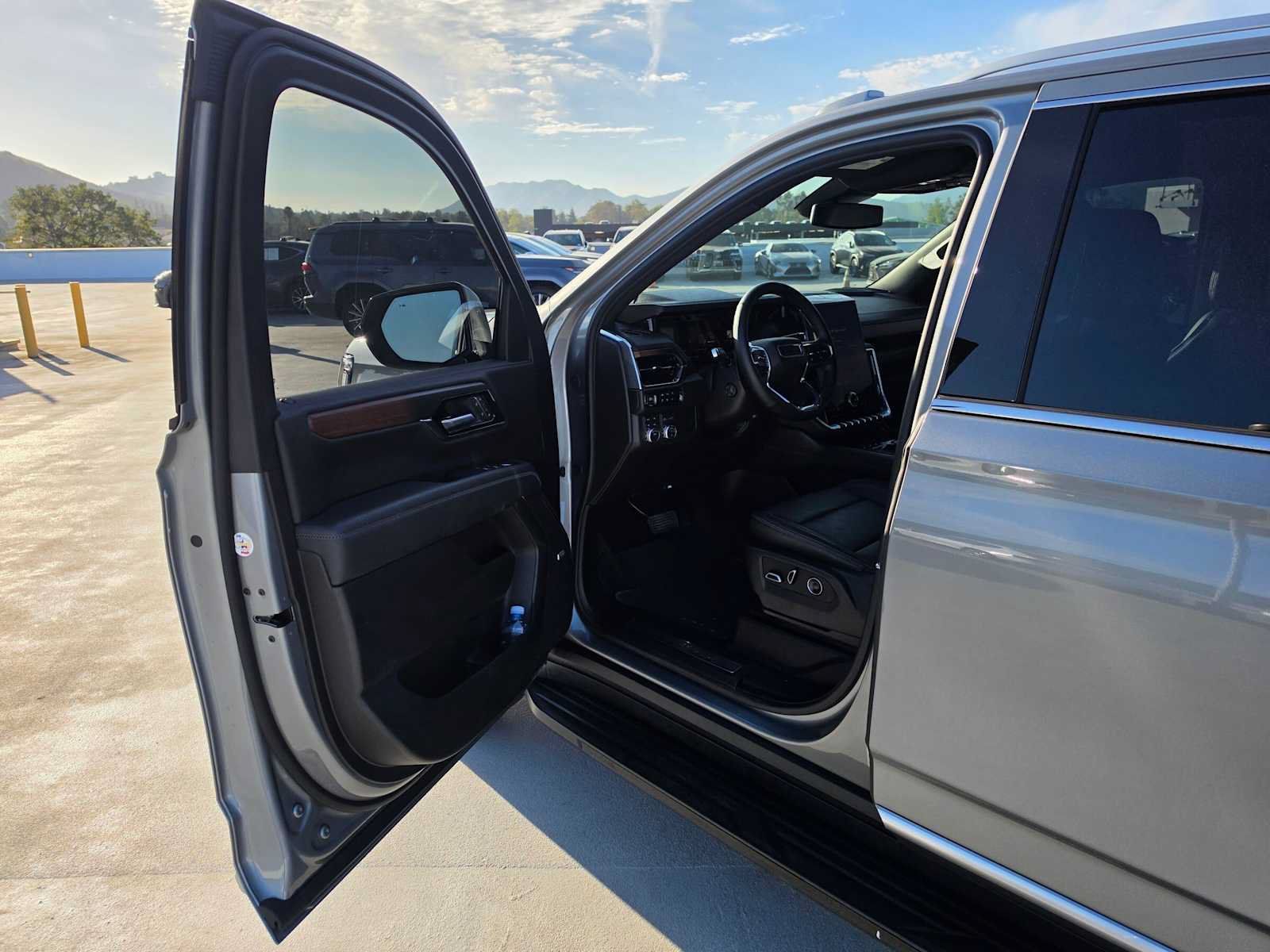 Used 2025 GMC Yukon XL Denali AWD/4WD image 21