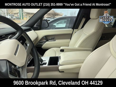Used 2025 Land Rover Range Rover SE image 2