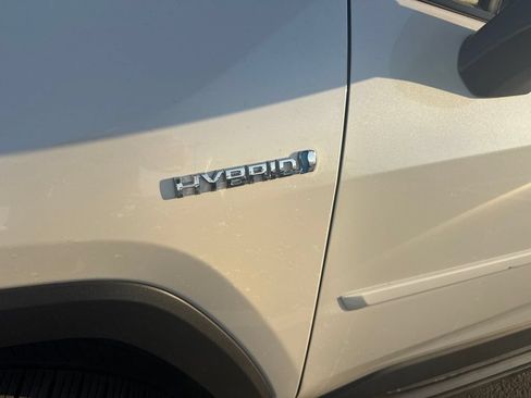 Used 2021 Toyota RAV4 XLE Premium AWD/4WD image 4