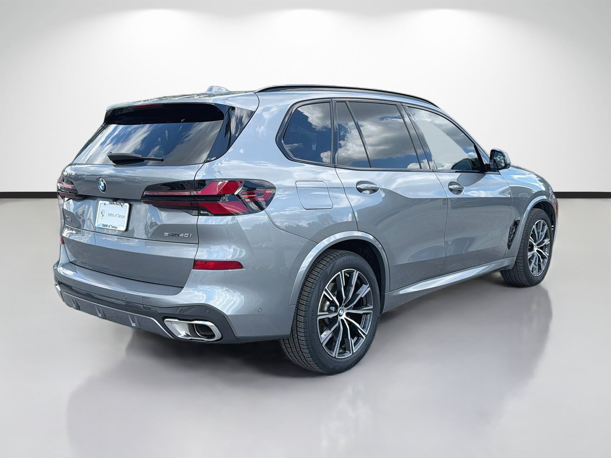 Certified 2025 BMW X5 sDrive40i w/ M Sport Package RWD image 3