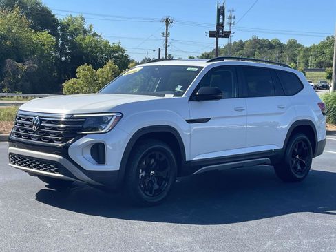 Certified 2026 Volkswagen Atlas Peak Edition AWD/4WD image 3