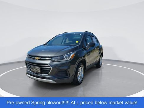 Used 2018 Chevrolet Trax LT w/ LT Convenience Package AWD/4WD image 3