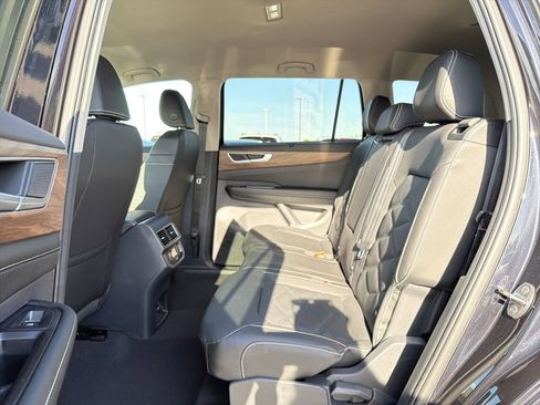New 2026 Volkswagen Atlas SE FWD image 13