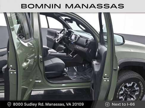 Used 2021 Toyota Tacoma TRD Off-Road image 10