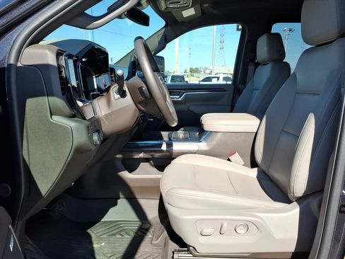 Used 2024 Chevrolet Silverado 2500 LTZ w/ LTZ Plus Package image 17