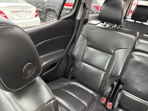 Used 2019 GMC Acadia SLT image 25