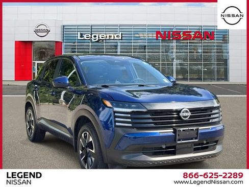 Used 2025 Nissan Kicks SV AWD/4WD image 1