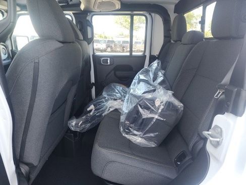 New 2025 Jeep Gladiator Sport image 17