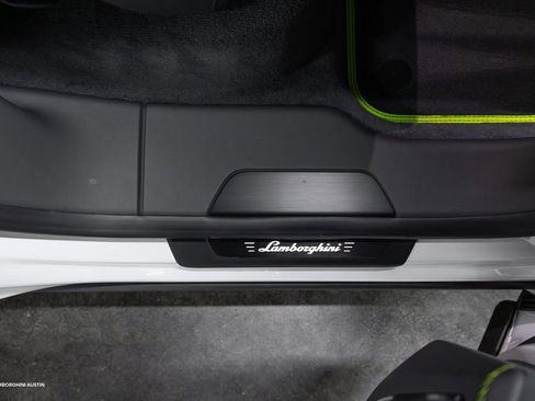 New 2025 Lamborghini Urus SE image 46