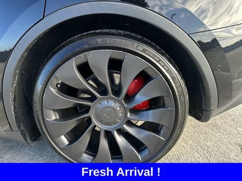 Used 2022 Tesla Model Y Performance image 11