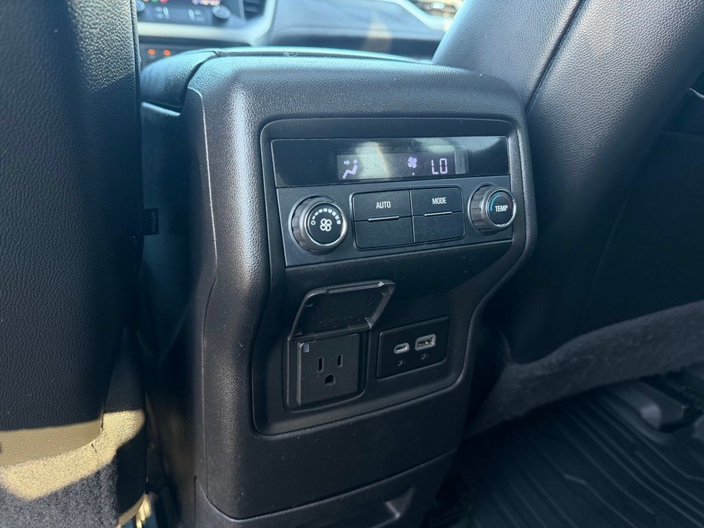 Used 2020 GMC Acadia SLT w/ Trailering Package FWD image 32