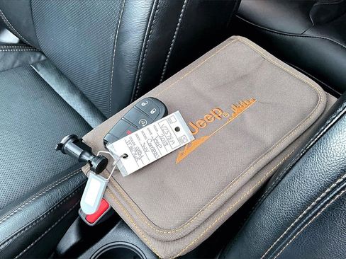 Used 2018 Jeep Compass Limited w/ Navigation Group image 34