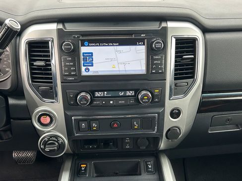 Used 2017 Nissan Titan SV image 15