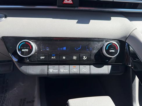 Certified 2025 Hyundai Elantra Hybrid FWD image 24