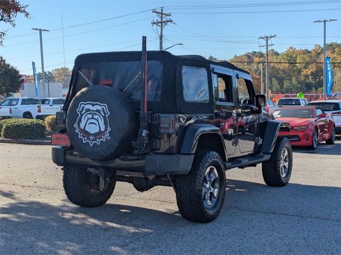 Used 2017 Jeep Wrangler Unlimited Sahara w/ Connectivity Group image 7
