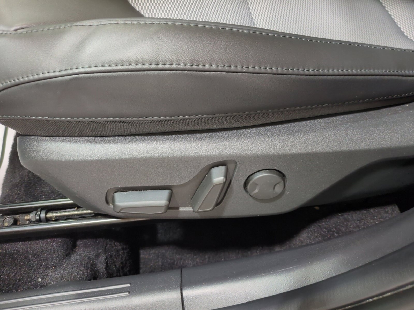 Certified 2024 Kia Niro EX FWD image 18