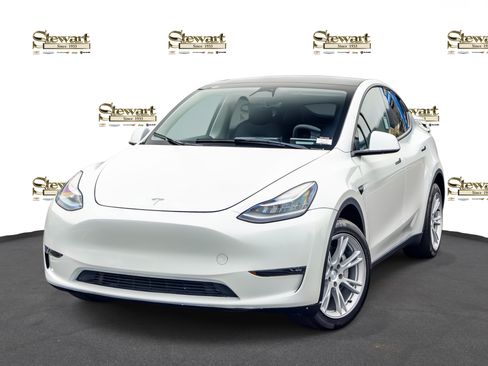 Used 2023 Tesla Model Y Long Range AWD/4WD image 1
