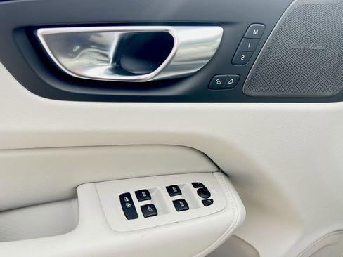 New 2026 Volvo XC60 B5 Ultra w/ Climate Package image 15