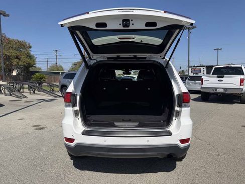 Used 2020 Jeep Grand Cherokee Laredo w/ Laredo X Package RWD image 23