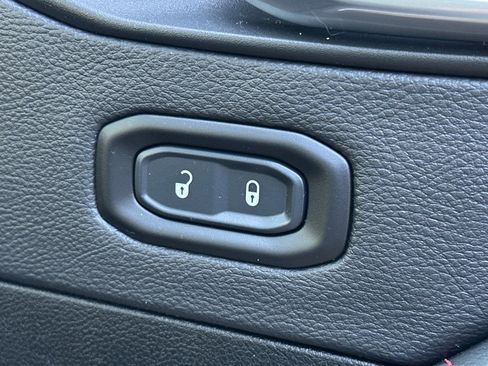 Used 2022 Jeep Wrangler Unlimited Rubicon w/ Cold Weather Group AWD/4WD image 21