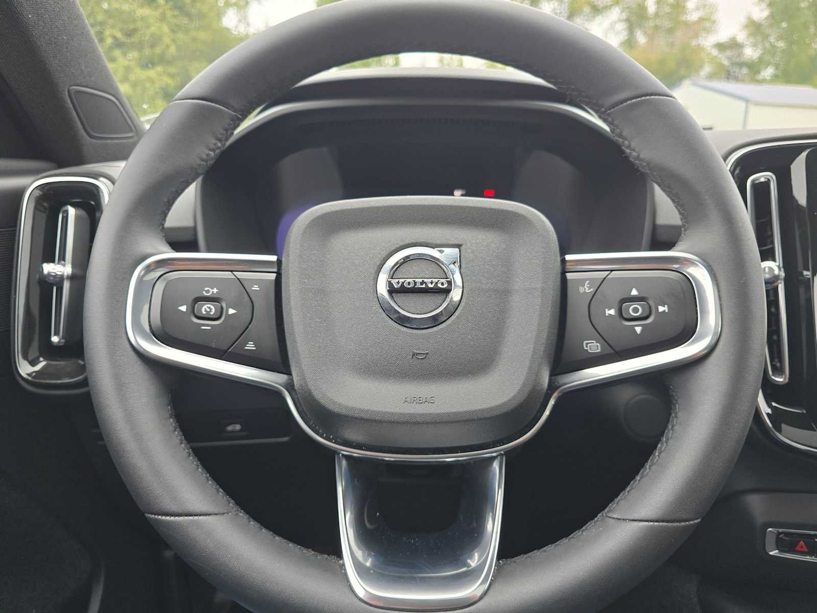 Used 2024 Volvo XC40 Recharge Plus w/ Protection Package Premier AWD/4WD image 25