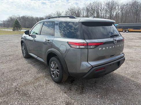 Used 2025 Nissan Pathfinder SV image 5