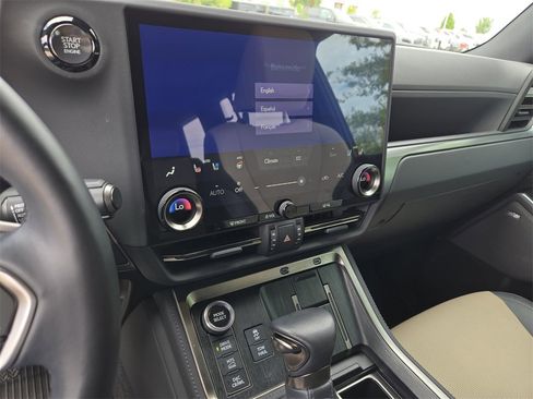 Used 2024 Lexus GX 550 image 17