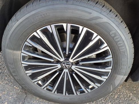 New 2026 Volkswagen Tiguan S image 9