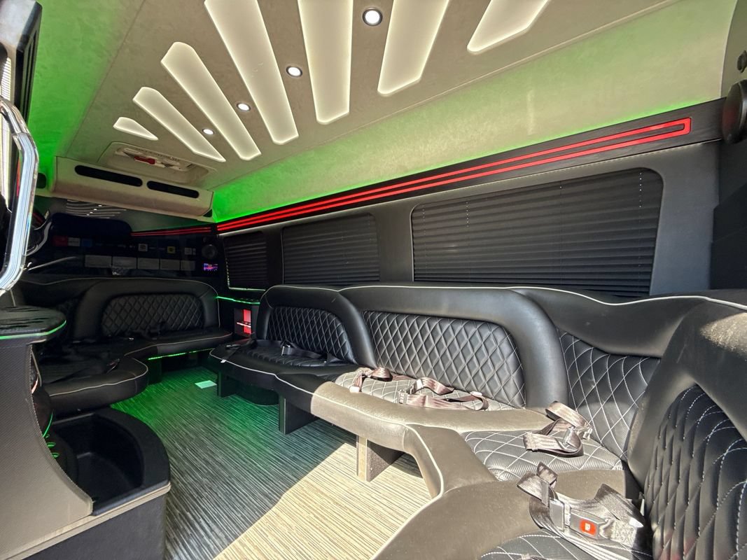 Used 2021 Mercedes-Benz Sprinter 3500 image 26