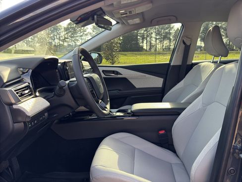 Used 2026 Toyota Camry XLE image 8