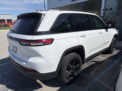 Used 2023 Jeep Grand Cherokee Altitude image 4