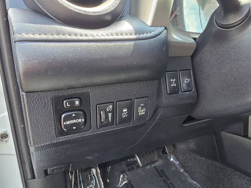 Used 2014 Toyota RAV4 Limited w/ Technology Package AWD/4WD image 20