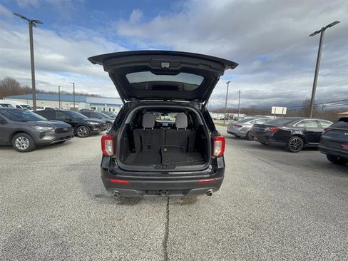 Certified 2023 Ford Explorer XLT w/ Equipment Group 202A image 5