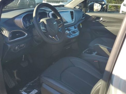New 2026 Chrysler Pacifica Select image 18