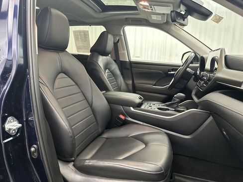 Used 2024 Toyota Highlander XLE image 29