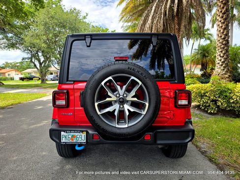 Used 2024 Jeep Wrangler Unlimited w/ Convenience Group AWD/4WD image 16
