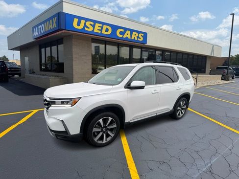 Used 2025 Honda Pilot Touring image 1