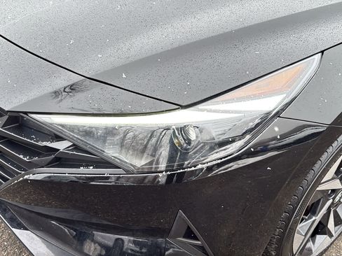 Used 2023 Hyundai Elantra SEL w/ Convenience Package image 9