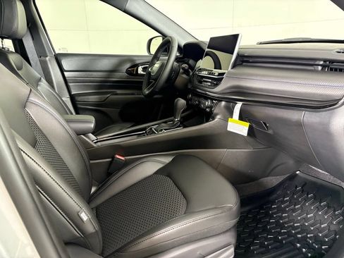New 2026 Jeep Compass Latitude AWD/4WD image 14