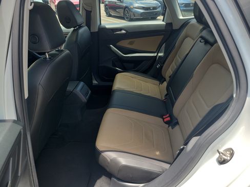Used 2021 Volkswagen Jetta SEL Premium FWD image 9