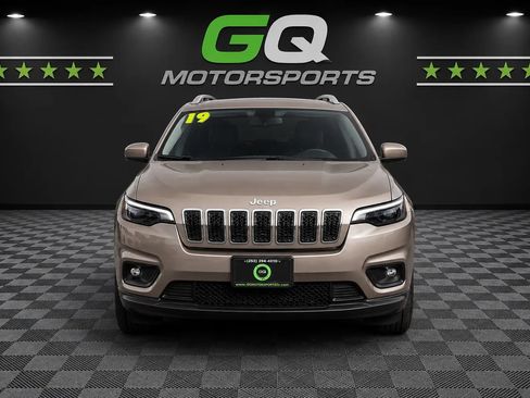 Used 2019 Jeep Cherokee Latitude Plus AWD/4WD image 2