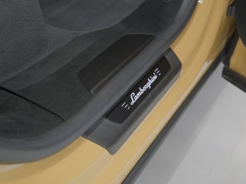 Used 2023 Lamborghini Urus Performante AWD/4WD image 41