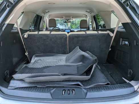 Used 2022 Ford Explorer Limited w/ Equipment Group 301A RWD image 13